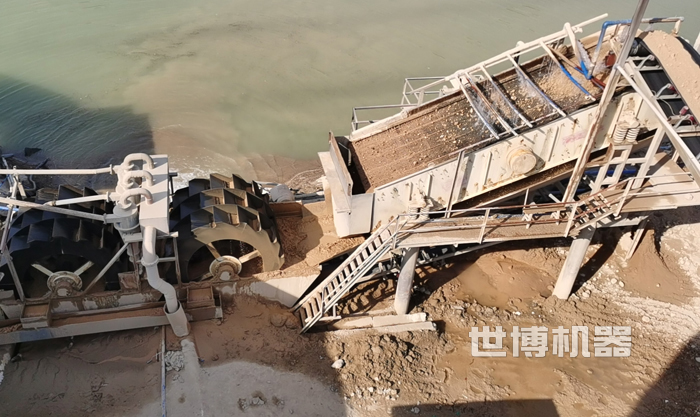 分离河卵石沙子现场 分离河卵石沙子现场