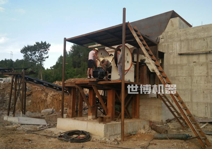 颚式细碎机安装现场