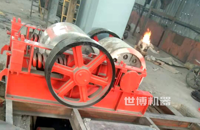 对辊破破碎机安装现场图