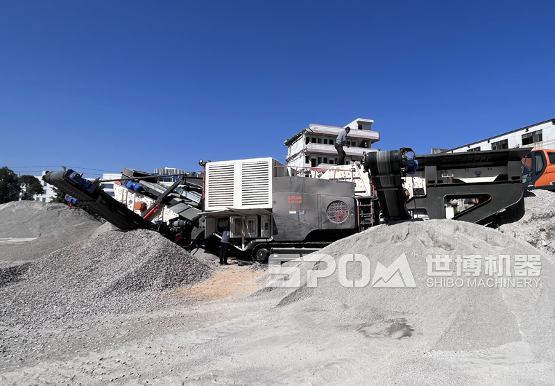 建筑垃圾加工处理现场(世博履带式反击破) 建筑垃圾加工处理现场(世博履带式反击破)