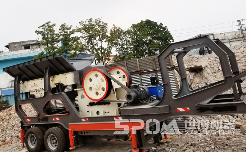 轮胎式建筑垃圾破碎机